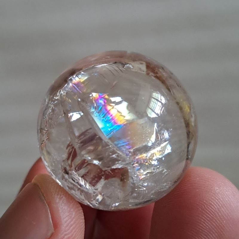 天然白水晶球，33mm，淨重31g，冰爆七彩白水晶球，帶彩虹光，清透料，附贈球座