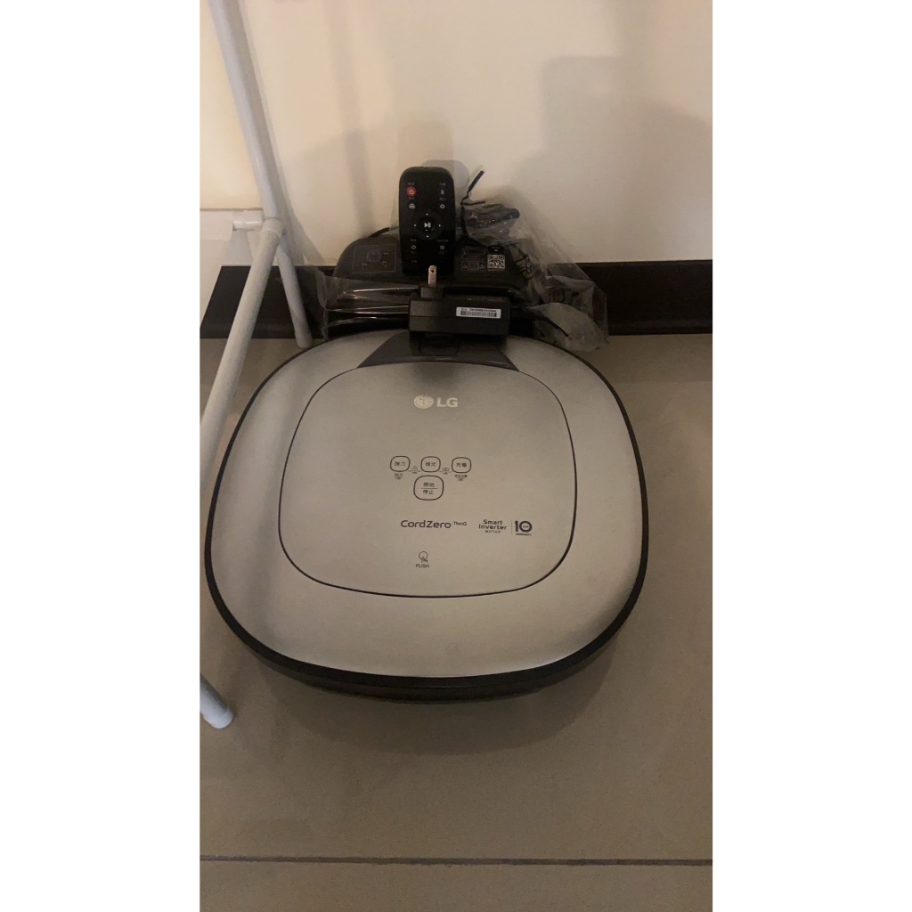 【二手】LG VR6698TWARV WiFi濕拖版掃地機器人 ( 智慧攝像鏡頭 )