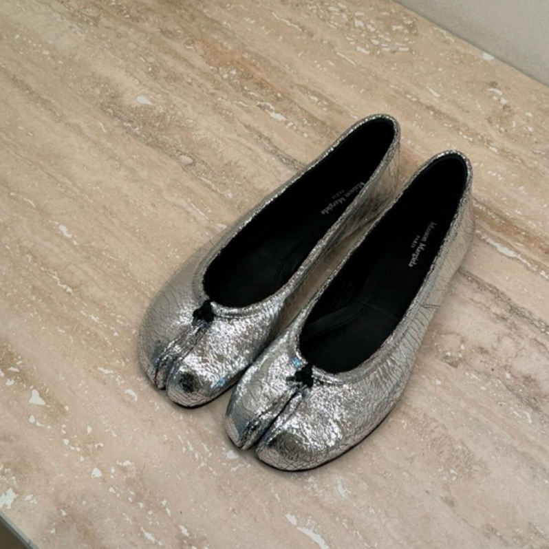 【𝐂𝐚𝐬𝐞𝐬】 Maison Margiela｜銀色 tabi Broken mirror分趾鞋 娃娃鞋 歐洲代購