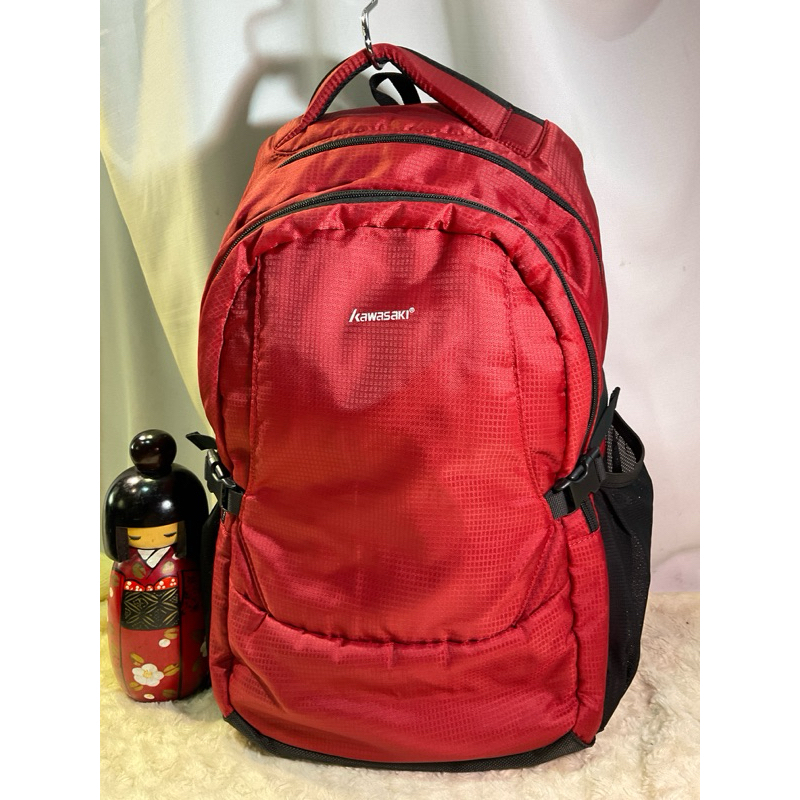 品牌 KAWASAKI 後背包中大容量超輕多隔層超輕 14‘’ 電腦後背包 深紅色 (高單數防水尼龍可 放A4資料夾)