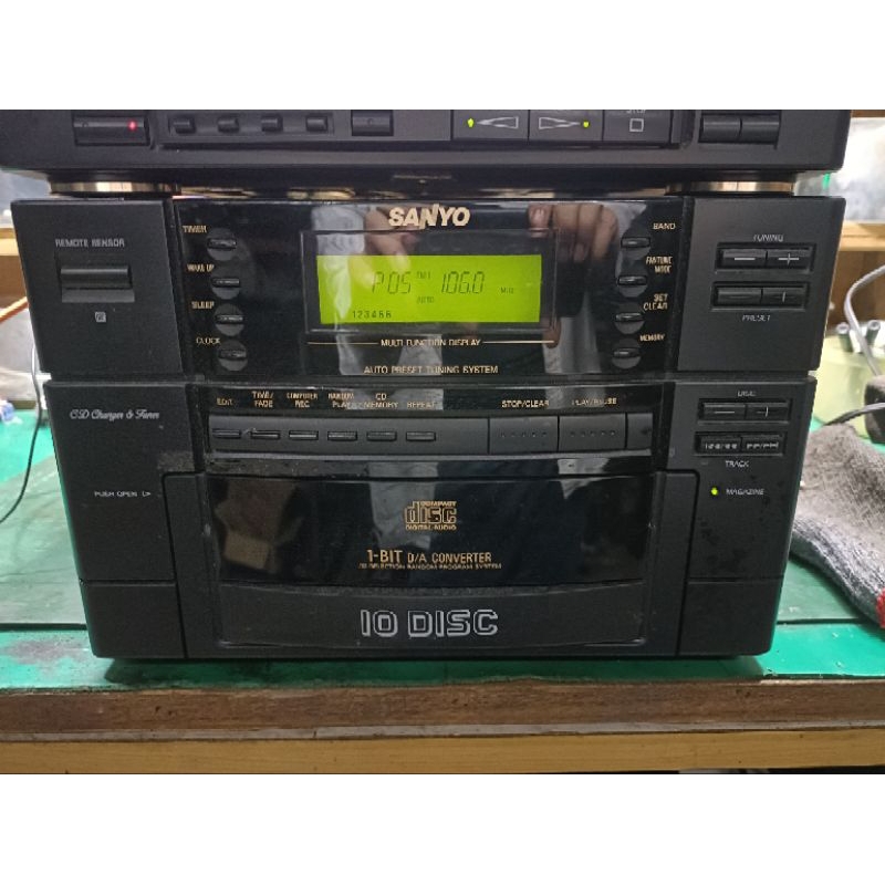 中古機 三洋床頭音響 喇叭孔請自行更換 保存極新  收音機正常 CD卡帶沒測試 sanyo dc-d71ct音響 含運費