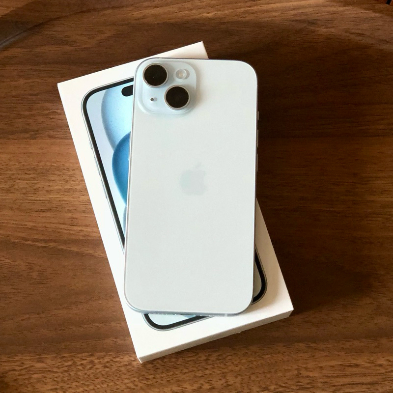 &lt;二手無傷&gt; iPhone 15 256G 淺藍色 保固中，盒子、配件齊全，贈透明軟殼x6、閃魔無塵倉康寧膜x1