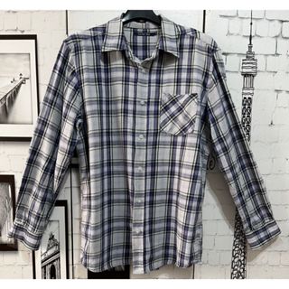 HANG TEN 休閒品牌淺灰色底黑、灰、白色相交格紋法蘭絨材質長袖襯衫上衣