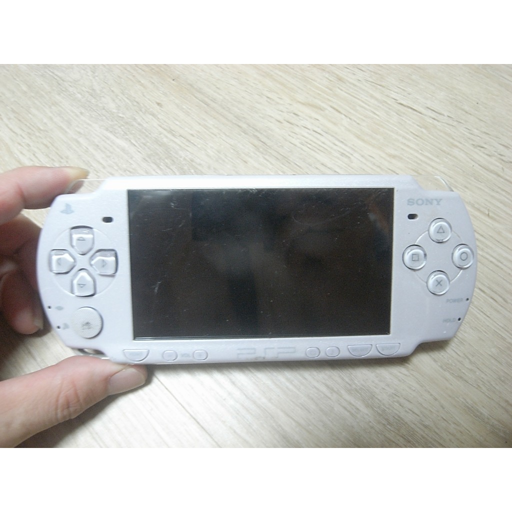 二手- 故障  SONY PSP PSP-2000 掌上型 電玩遊戲主機 -單主機無配件 零件機