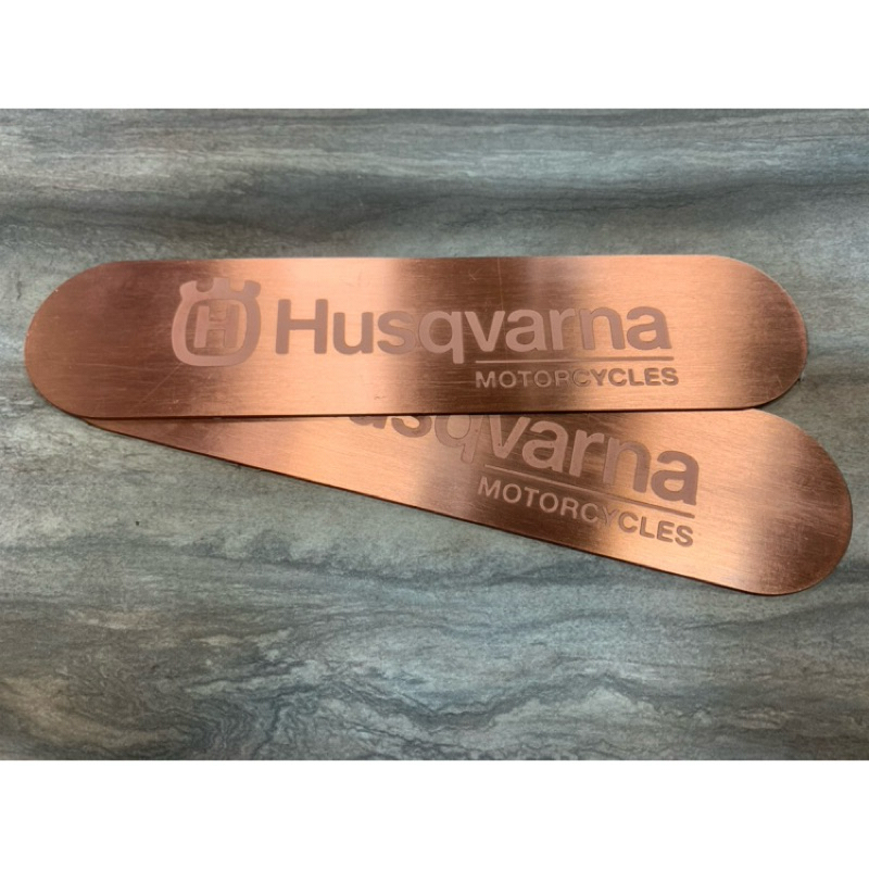 husqvarna 海絲瓜 黑箭 白箭 250 401 客製化 銅 車標 logo 名牌 側標