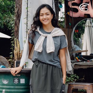ADISI 女WINCOOL涼感乾爽機能短版連袖上衣 AL2411014 砂岩灰 (S-2XL)｜萊卡 彈性 吸濕排汗