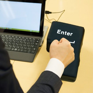 小廢物俱樂部 巨大Enter鍵 舒壓 解壓鍵 超大按鍵 外接enter 午睡枕 抱枕 辦公室 交換禮物 生日禮物