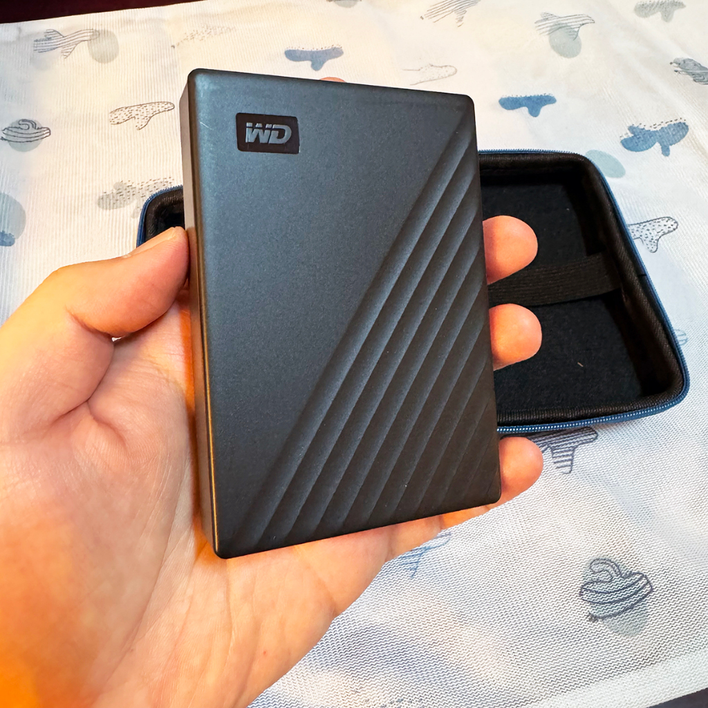 [二手] 近全新 WD 威騰 My Passport 4TB 2.5吋行動硬碟 黑色 送硬殼防震包 USB3.0 可議價
