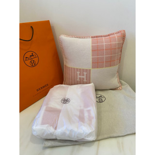 Hermes愛馬仕全新粉紅抱枕&毯子各1