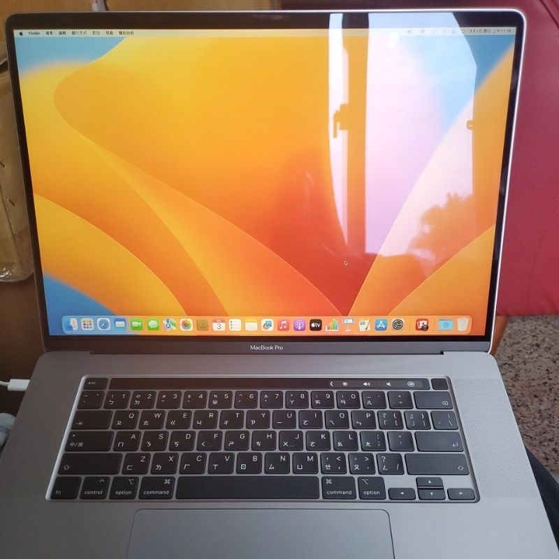 MacBook pro 16吋,Intel Corp i7(2019),A2141液晶螢幕帶外殼，維修專用