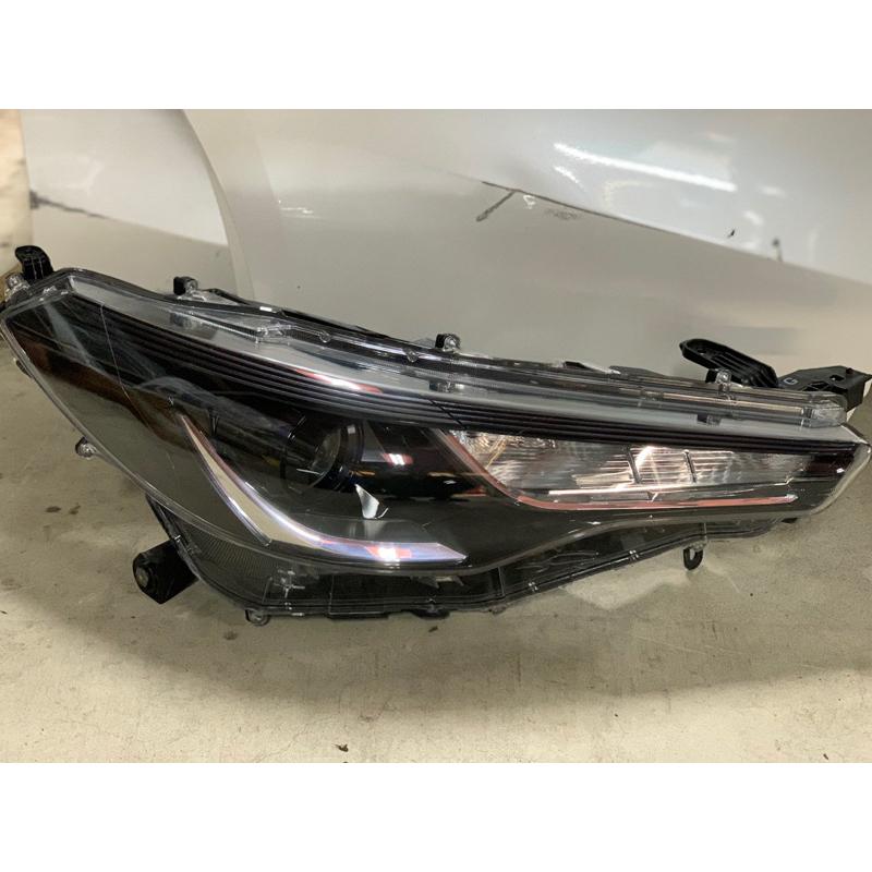 TOYOTA Corolla CROSS原廠 鹵素大燈