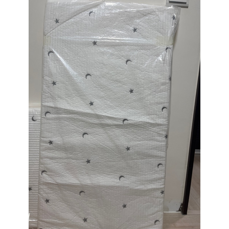 二手便宜賣，全新未拆封4D透氣纖維嬰兒床墊(自取）