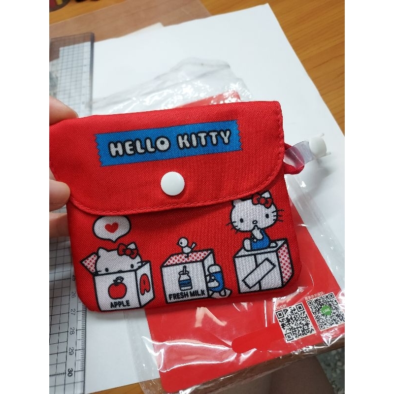 全新 Hello Kitty 凱蒂貓口罩收納萬用袋 附萬用夾扣 防潑水材質 多用途小包 鑰匙包 耳機收納 經典蘋果與牛奶