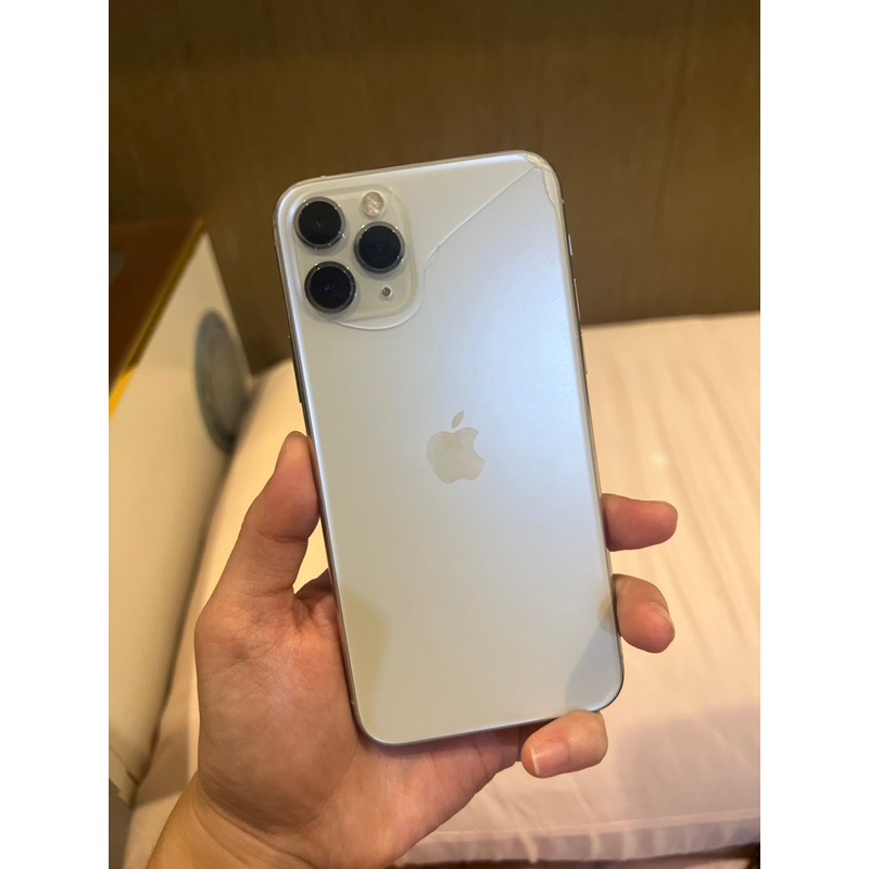 IPhone 11 Pro 256GB 二手女用機 外觀有傷痕如圖 其餘功能正常