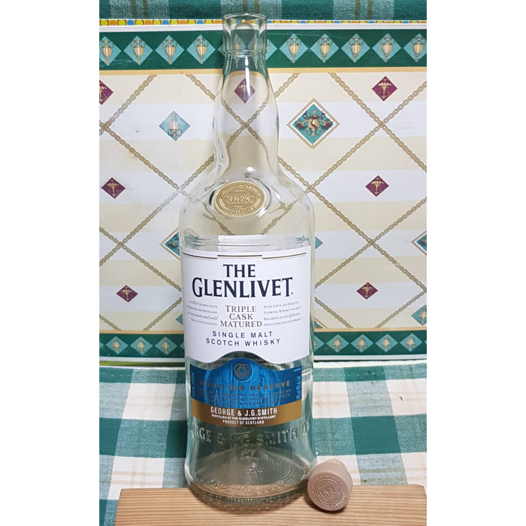 空酒瓶 格蘭利威三桶系列 Glenlivet Triple Cask 白橡木甄選 單一麥芽威士忌 附原廠包裝盒(內盒有斑