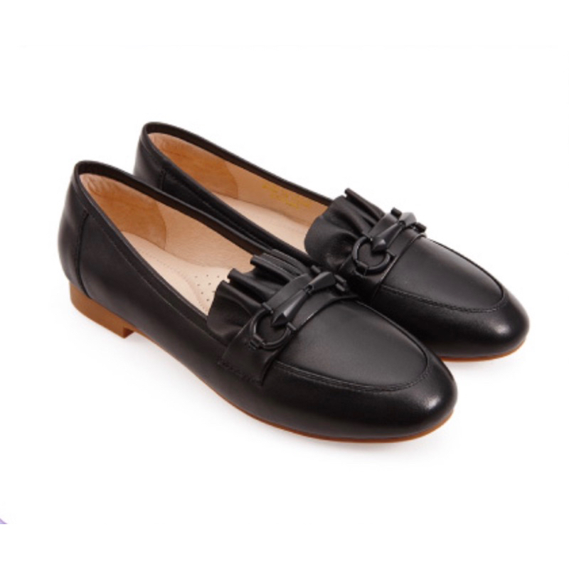 BESO 柔軟羊皮烤漆飾釦圓頭平底鞋 (6號23cm黑色）