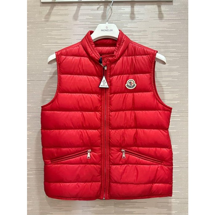 *漢森精品服飾* moncler Gui 羽絨 背心 外套 紅 現貨 青年款= 女XS~S 號 原價15600