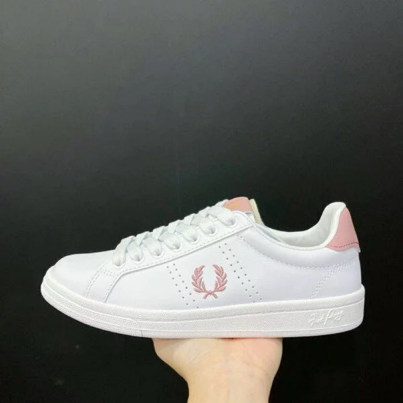 𝐏𝐫𝐞. FRED PERRY LEATHER 粉紅LOGO章 小白鞋
