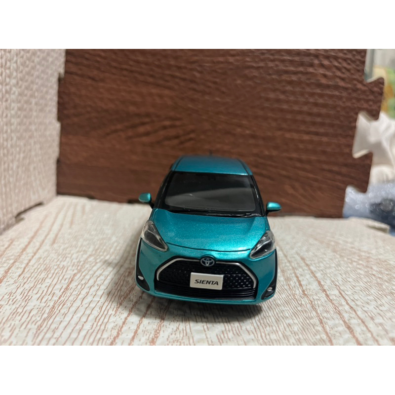 Toyota sienta 翎雀藍 1/30 日規原廠模型車 附展示盒