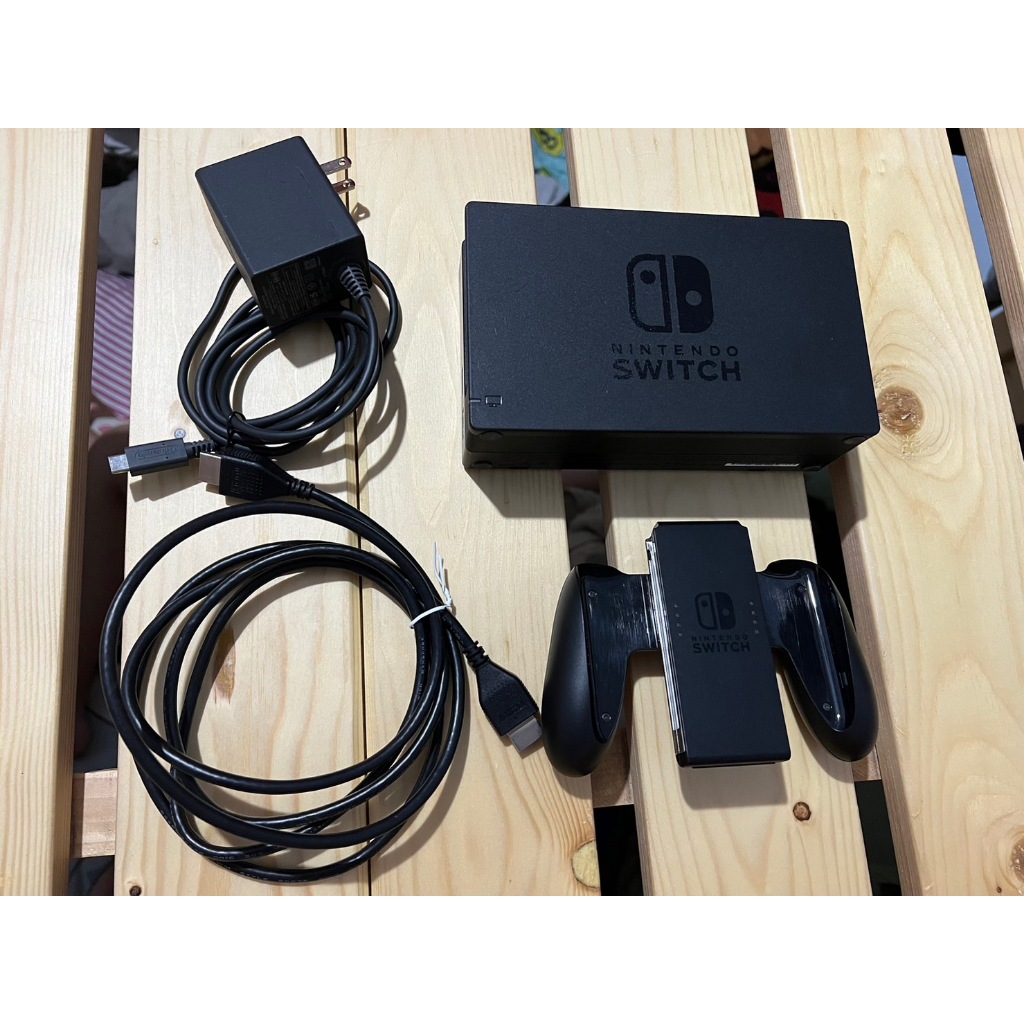 Cola的二手賣場🍀switch 配件電視底座 充電器 hdmi線 握把 原廠