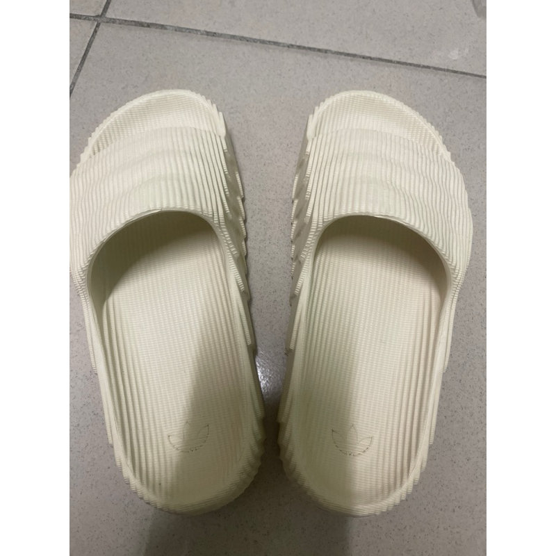 免運二手Adidas Originals Adilette 22 骨白色23.5三葉草 拖鞋