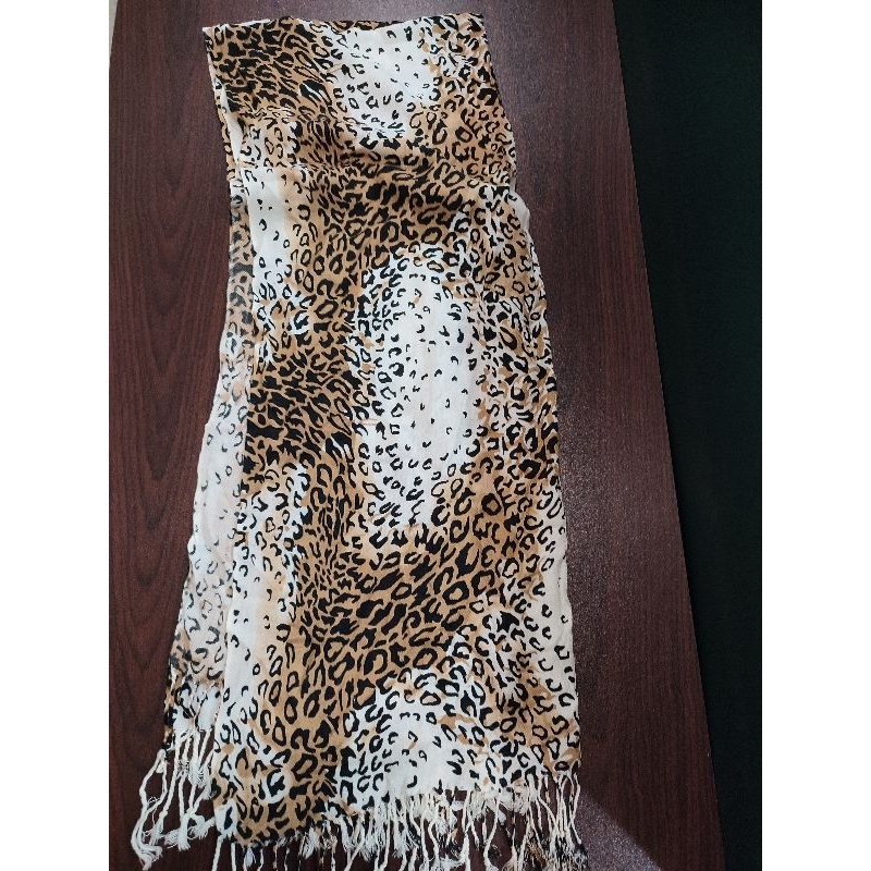 全新似豹紋色系造型圍巾