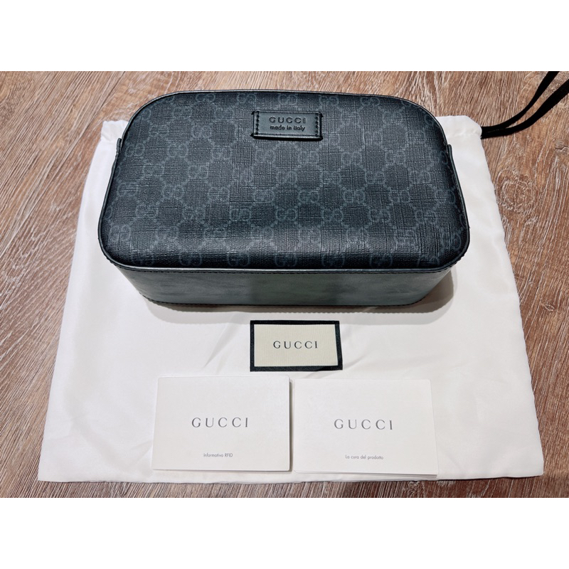 Gucci Black shoulder bag in GG supreme 黑色老花相機包