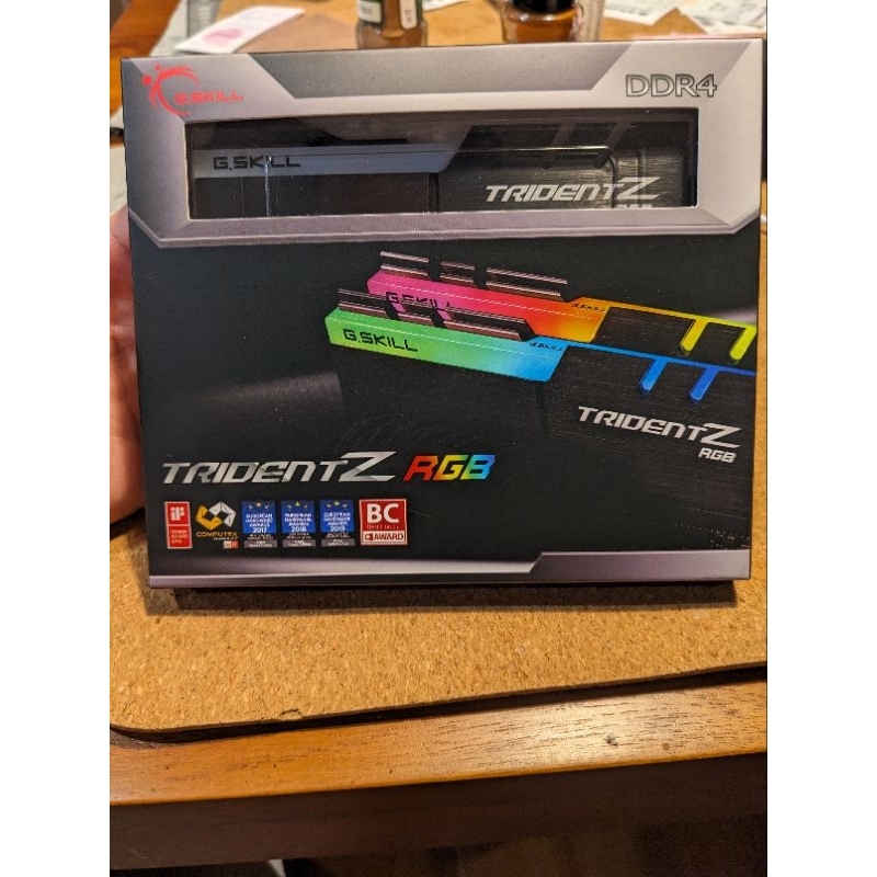 芝奇 G.SKILL 幻光戟 16GB(雙通8GB*2) DDR4-3200 CL16 Trident Z RGB