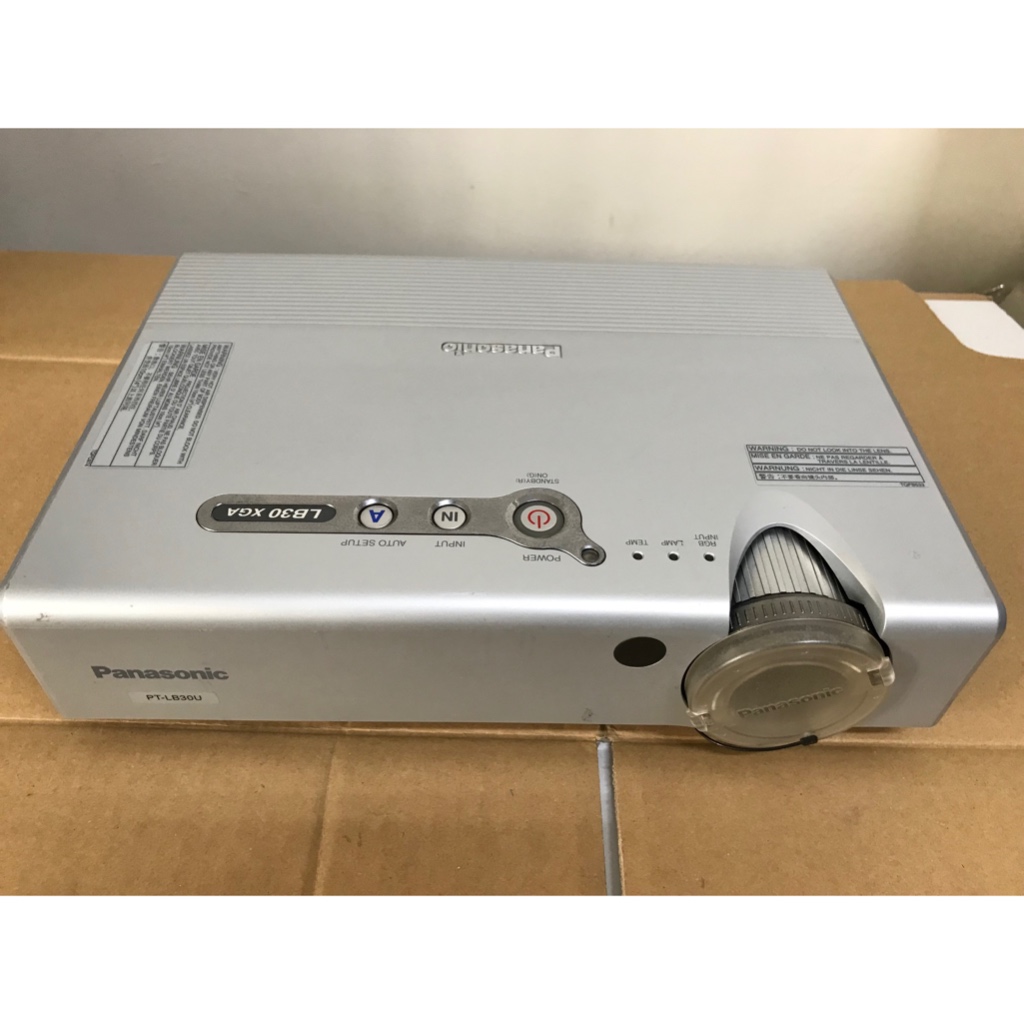 Panasonic PT-LB30U二手投影機，有狀況，無法畫面,可當零件拆機、報帳、報廢之用