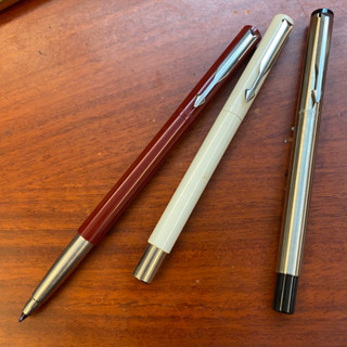 筆來筆趣》 全新 Parker Vector 威雅鋼珠筆（白、酒紅色、不鏽鋼）