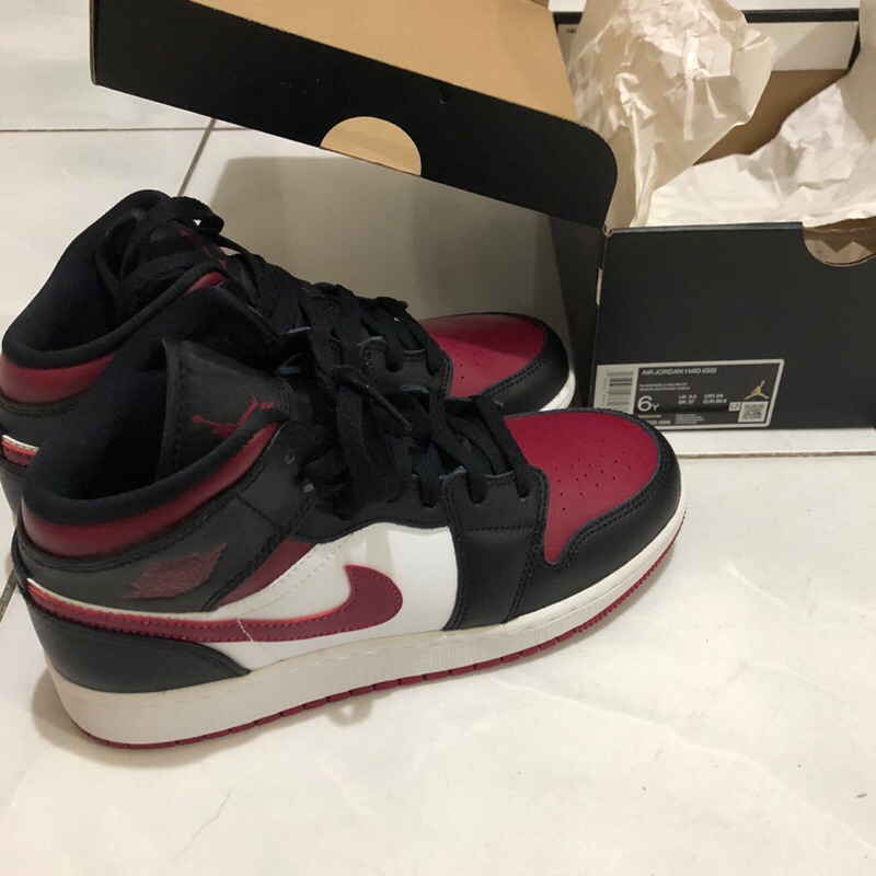 Air Jordan1 MID GS AJ1 1代 高筒 黑腳趾 黑色 黑紅 籃球鞋 bred toe black情侶鞋