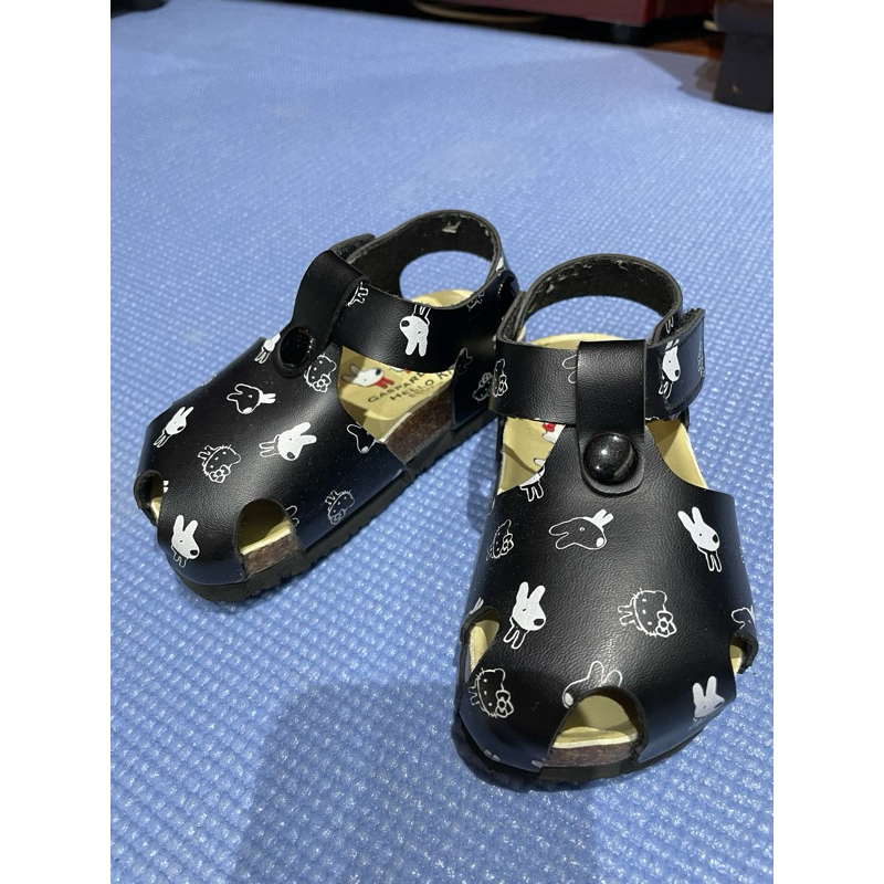 《二手商品》HELLO KITTY麗莎和卡斯柏聯名款 護趾勃肯涼鞋 台灣製造 黑色14號