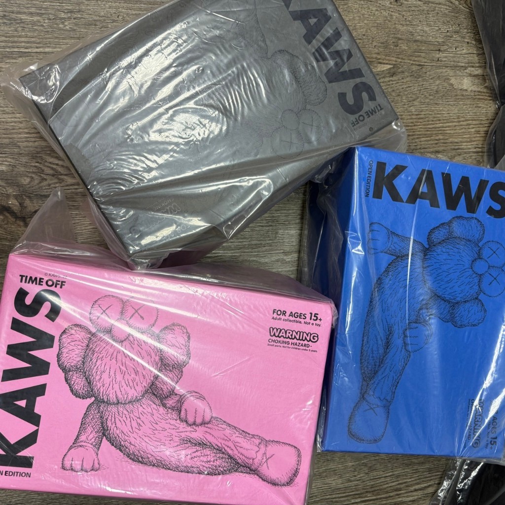 【全新‧現貨‧正品】KAWS Time Off 一套3色 不拆售