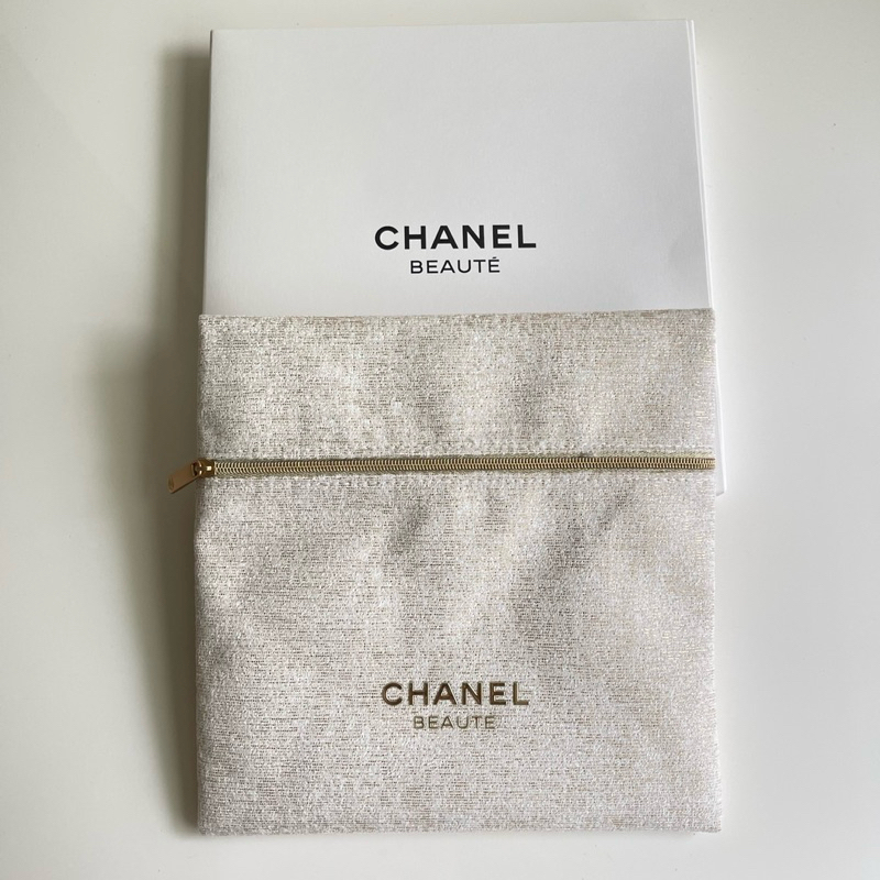 《全新正品》Chanel香奈兒 2023米色毛尼聖誕化妝包+金色香水瓶掛飾