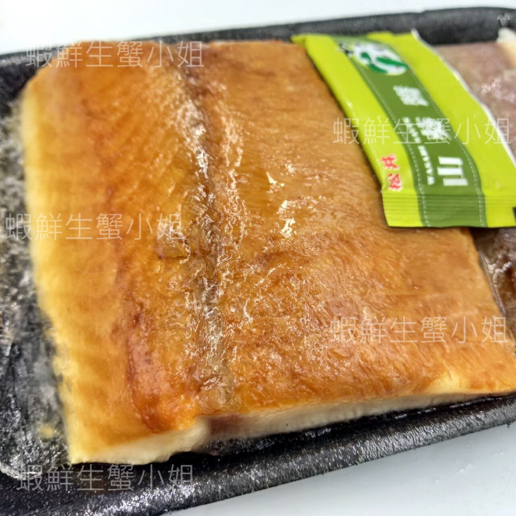 【海鮮7-11】 鯊魚煙-附山葵醬  一包300克 *外皮呈現琥珀色的色澤,肉質軟綿Q彈 **單包140元*