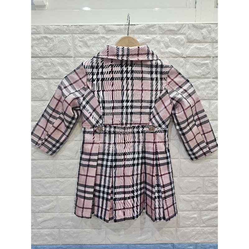 女童BURBERRY LONDOY 經典粉紅格紋風衣外套～M號約100～120cm