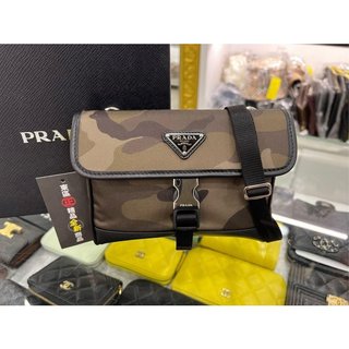 東區正精品㊣PRADA 2ZH108 全新綠色迷彩尼龍銀三角牌釦式迷你翻蓋小手機包肩背包斜背包 RA1644