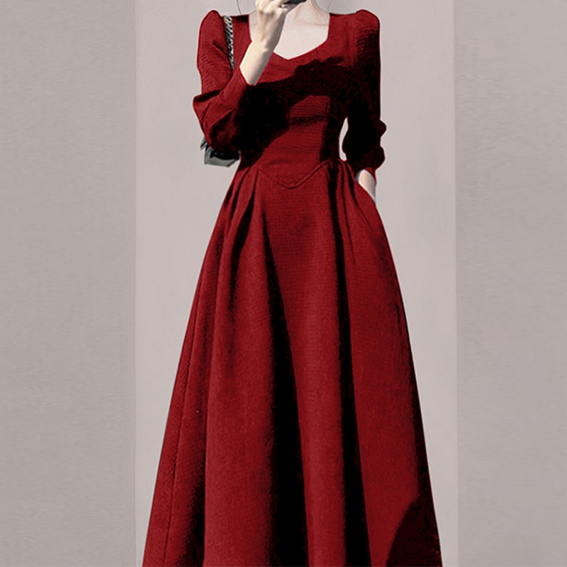 愛依依 紅色連身裙 禮服 打底裙 洋裝  法式赫本風酒紅色方領連衣裙T525-5709.