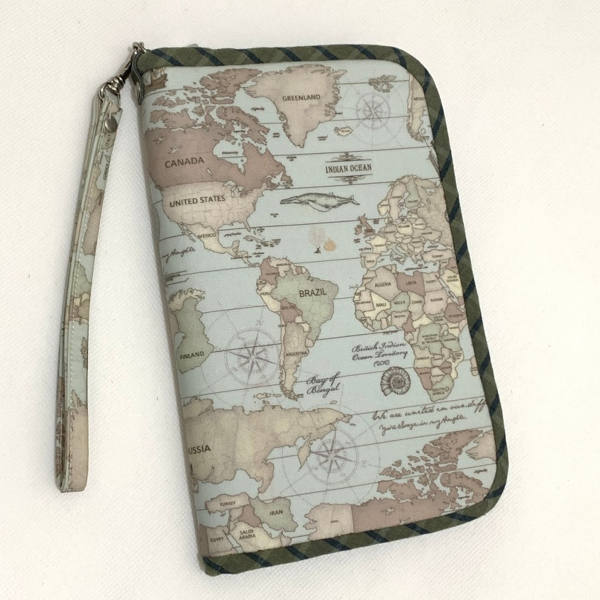 【智惠手作】護照夾 表布防水 保護套 多人共用 護照x4  證照 卡片x4 全家出遊 台灣製造 世界地圖 (A010 )