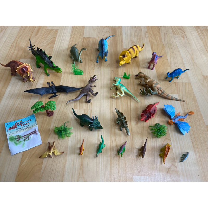 二手恐龍塑膠模型 仿真動物（共22隻）附收納箱