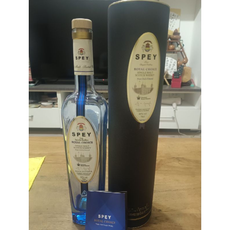 特稀少SPEY藍瓶精選威士忌（空瓶）加送格蘭菲迪18年空瓶一個加皇家禮炮盒子加瓶子130元