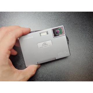 <<老數位相機>> Olympus CAMEDIA AZ-1 ( CCD / 大螢幕 / 潛望式鏡頭)
