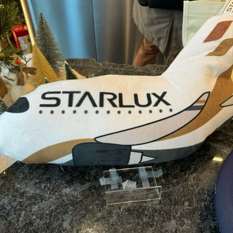 全新現貨 星宇航空STARLUX飛機抱枕毯2.0 棕米色