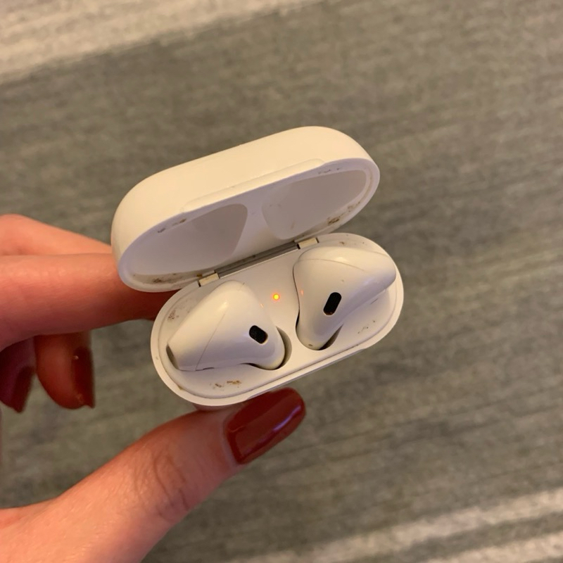 二手 蘋果Apple AirPods 2 無線耳機 Wireless Charging Case