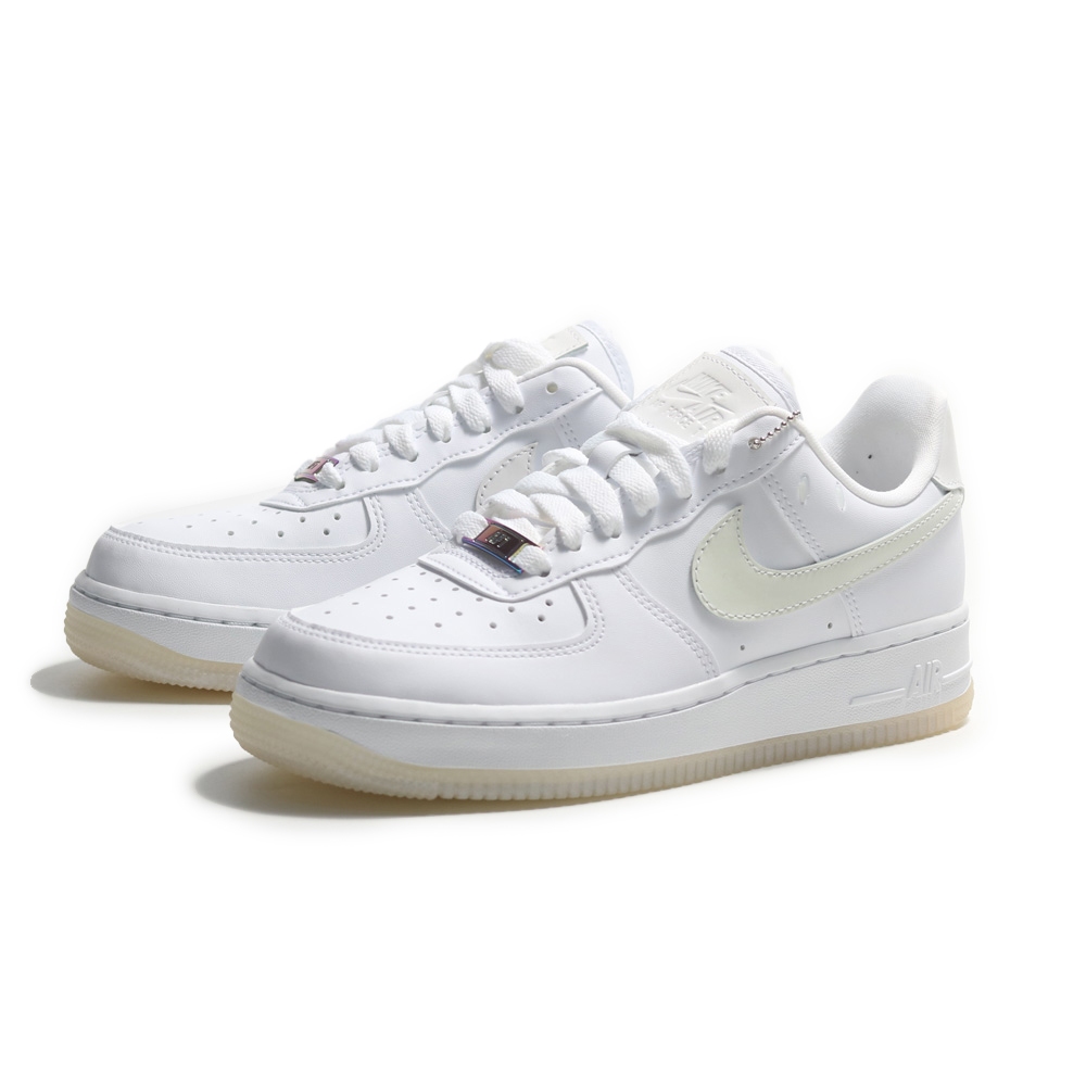 NIKE 休閒鞋 AIR FORCE 1 07 LX 白色 UV紫外線變色 皮革 女 FZ5531-111