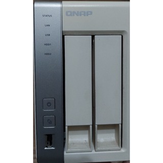 QNAP 2Bay網路儲存伺服器 TS-220，功能正常，換機出售，現況出售