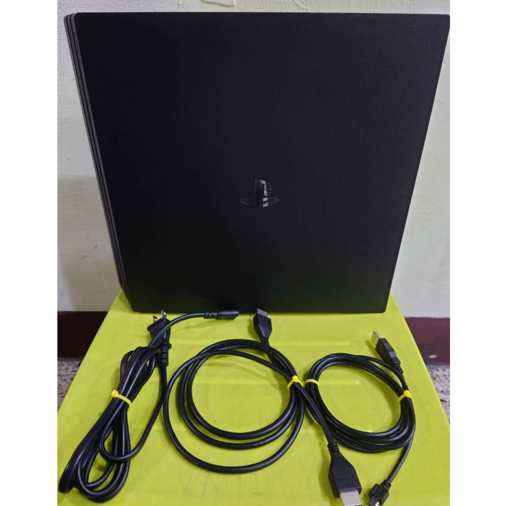PS4~PRO主機黑色CUH~7218B B01+雙手把+HDI+USB+電源[中古8成5新]版本9.5