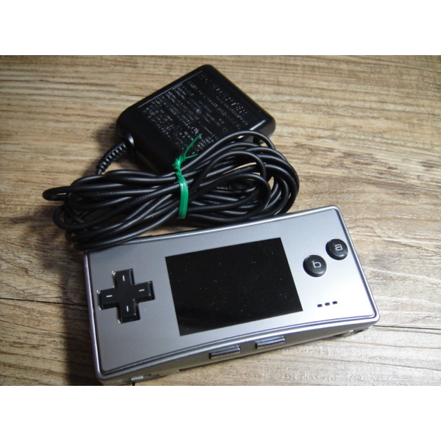 GBM Nintendo 任天堂 GAME BOY micro 遊戲主機+原廠充電器,不含GBA遊戲片,2402