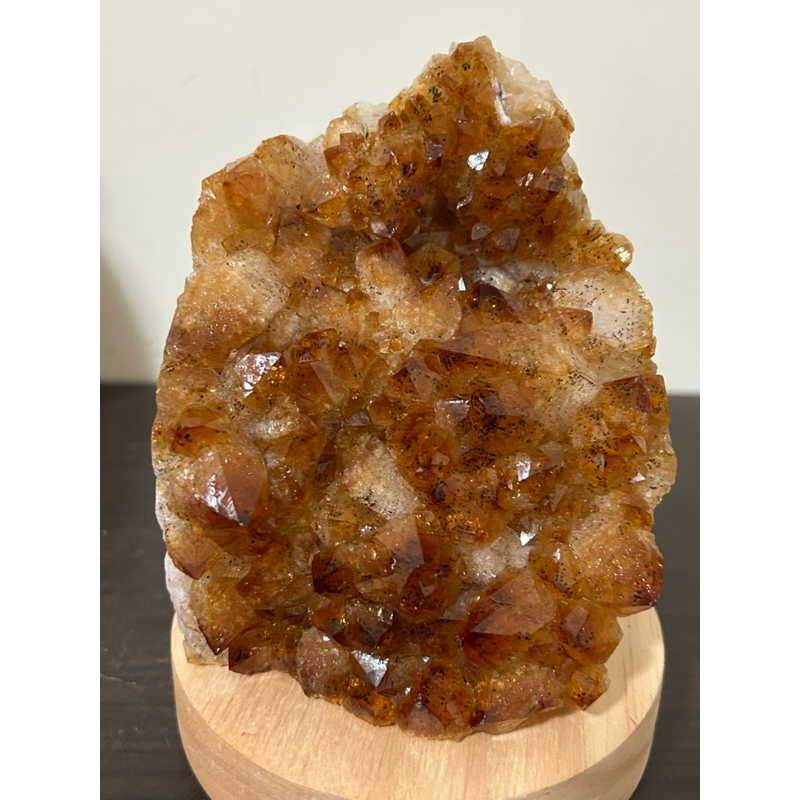 💯實物拍攝 黃水晶鎮840g(焦糖色大牙帶黑碧璽）天然晶洞黃晶鎮風水擺件錢袋子消磁净化招財原礦