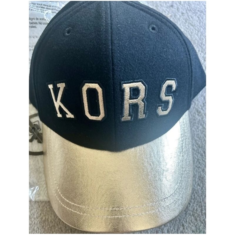 剛抵台🎁最新款🤩限時特價哦😱 Michael kors MK  黑金色 logo 棒球帽 帽子 HAT 漁夫帽 在台